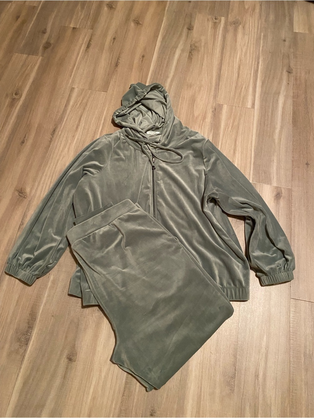Cable & Gauge Women’s Zip Up Velour Lounge Set